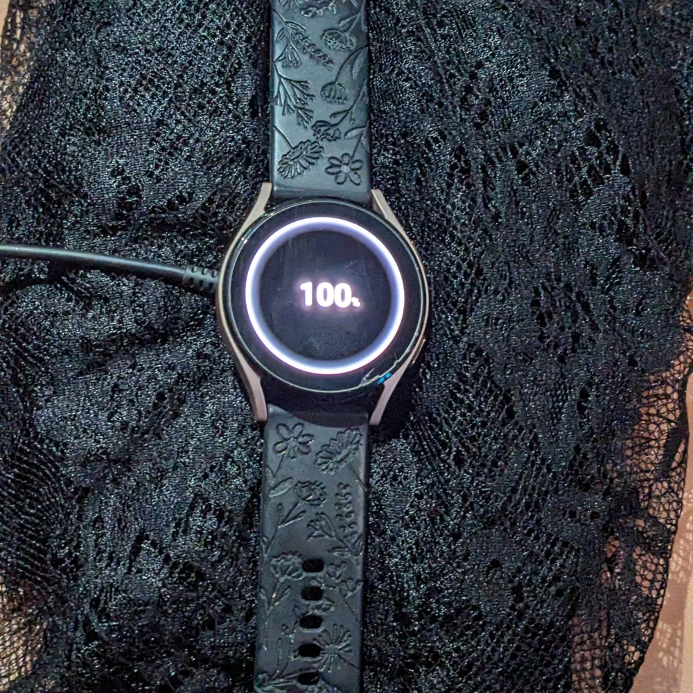 Rose Gold Samsung Galaxy 4 Smartwatch with Interchangeable Bands And Charger